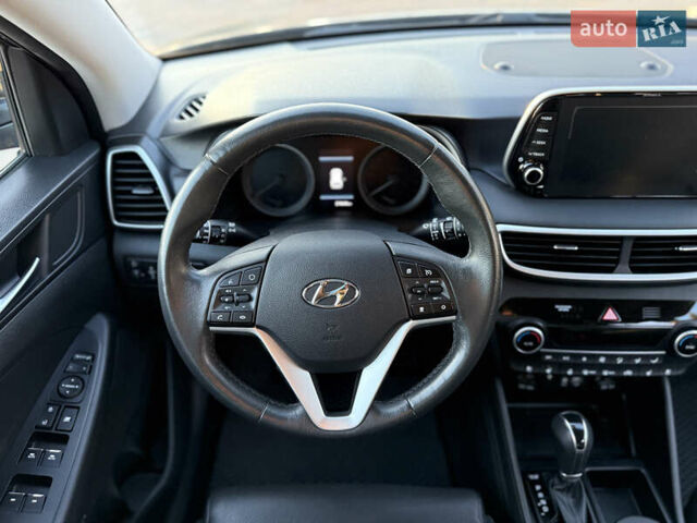 Серый Хендай Туксон, объемом двигателя 1.6 л и пробегом 214 тыс. км за 21000 $, фото 75 на Automoto.ua