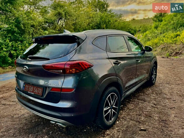 Серый Хендай Туксон, объемом двигателя 1.6 л и пробегом 110 тыс. км за 16999 $, фото 1 на Automoto.ua