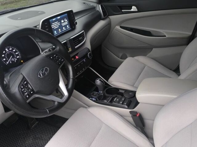 Серый Хендай Туксон, объемом двигателя 2 л и пробегом 180 тыс. км за 14899 $, фото 6 на Automoto.ua