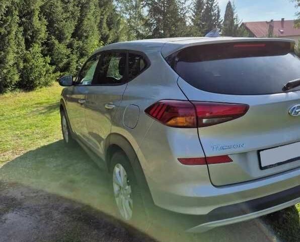 Серый Хендай Туксон, объемом двигателя 2 л и пробегом 105 тыс. км за 11000 $, фото 4 на Automoto.ua