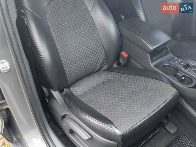 Серый Хендай Туксон, объемом двигателя 2 л и пробегом 204 тыс. км за 17500 $, фото 19 на Automoto.ua