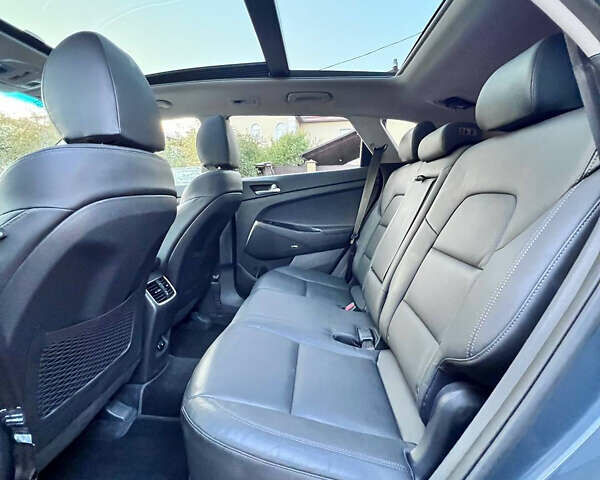 Серый Хендай Туксон, объемом двигателя 2.36 л и пробегом 85 тыс. км за 22500 $, фото 26 на Automoto.ua