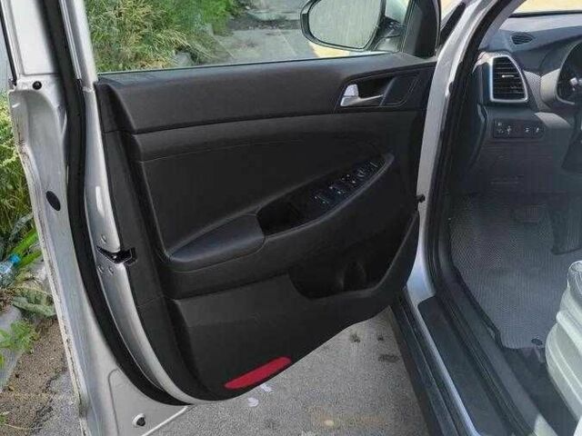 Сірий Хендай Туксон, об'ємом двигуна 2.4 л та пробігом 71 тис. км за 14000 $, фото 6 на Automoto.ua