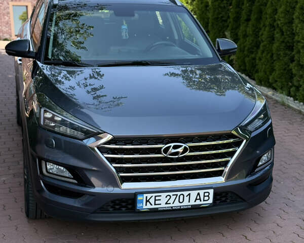 Серый Хендай Туксон, объемом двигателя 2 л и пробегом 157 тыс. км за 22500 $, фото 1 на Automoto.ua