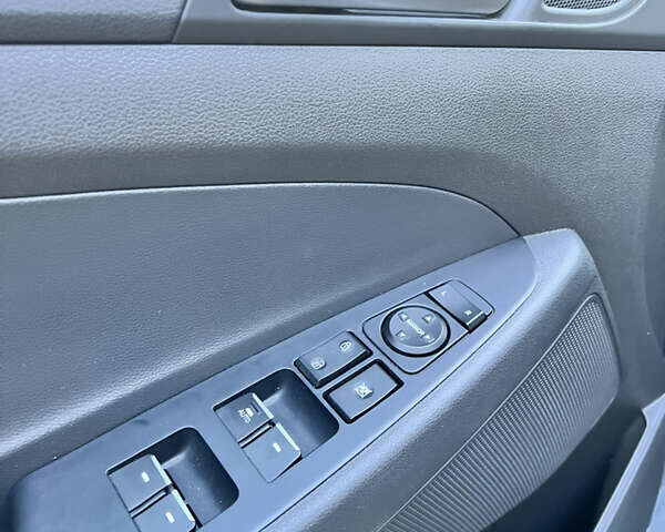 Серый Хендай Туксон, объемом двигателя 2.36 л и пробегом 85 тыс. км за 22500 $, фото 15 на Automoto.ua