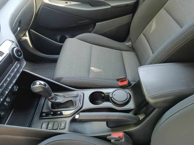 Серый Хендай Туксон, объемом двигателя 2 л и пробегом 53 тыс. км за 22300 $, фото 4 на Automoto.ua