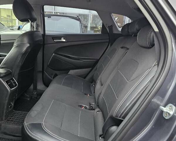 Сірий Хендай Туксон, об'ємом двигуна 2 л та пробігом 136 тис. км за 17300 $, фото 8 на Automoto.ua