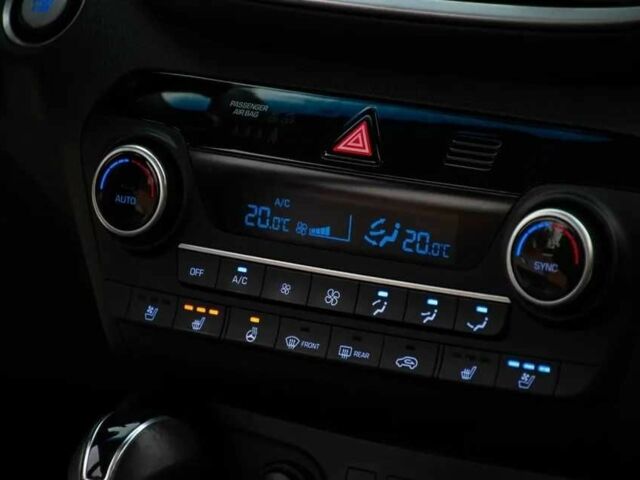 Серый Хендай Туксон, объемом двигателя 1.6 л и пробегом 100 тыс. км за 9900 $, фото 14 на Automoto.ua