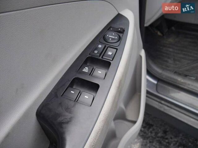 Сірий Хендай Туксон, об'ємом двигуна 2.4 л та пробігом 103 тис. км за 3100 $, фото 20 на Automoto.ua