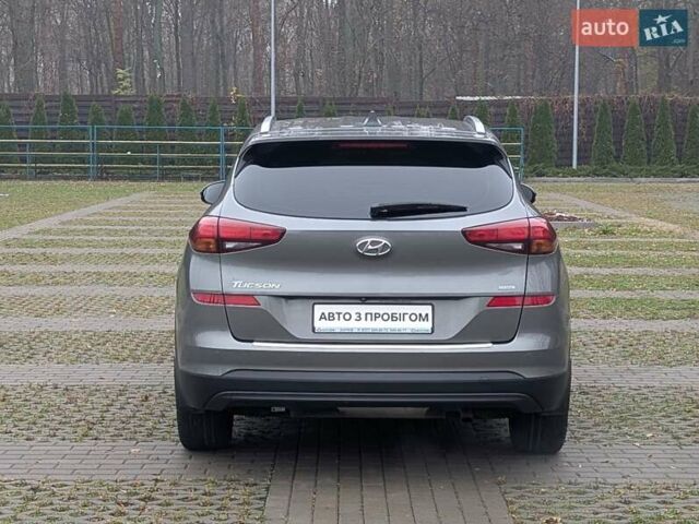 Серый Хендай Туксон, объемом двигателя 2 л и пробегом 204 тыс. км за 17500 $, фото 9 на Automoto.ua