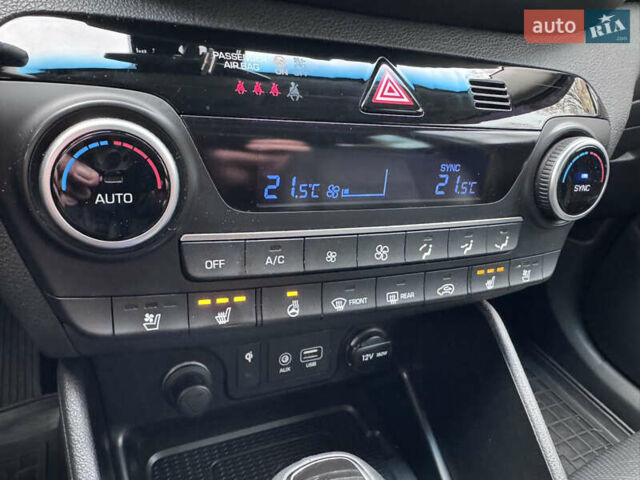 Серый Хендай Туксон, объемом двигателя 2 л и пробегом 130 тыс. км за 22700 $, фото 24 на Automoto.ua