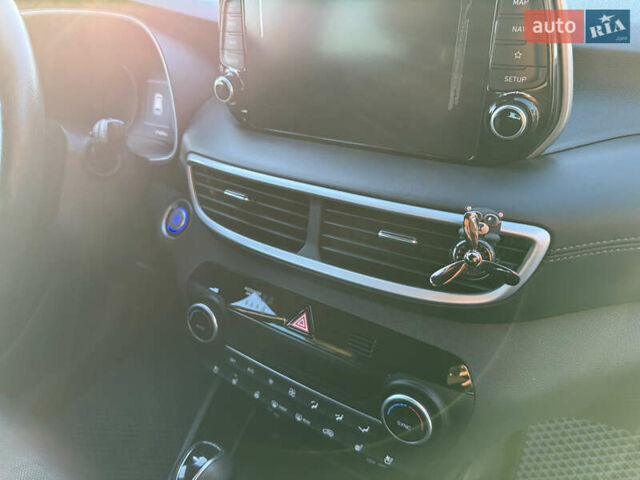 Серый Хендай Туксон, объемом двигателя 1.6 л и пробегом 214 тыс. км за 21000 $, фото 51 на Automoto.ua