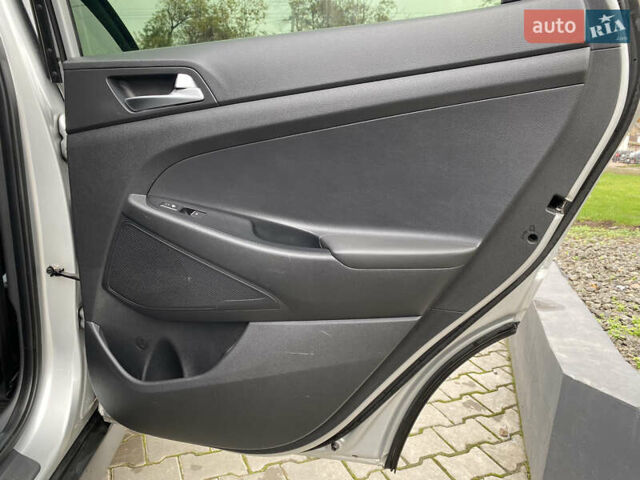 Серый Хендай Туксон, объемом двигателя 2 л и пробегом 73 тыс. км за 22400 $, фото 19 на Automoto.ua