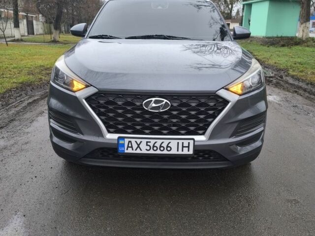 Серый Хендай Туксон, объемом двигателя 2 л и пробегом 180 тыс. км за 14899 $, фото 2 на Automoto.ua