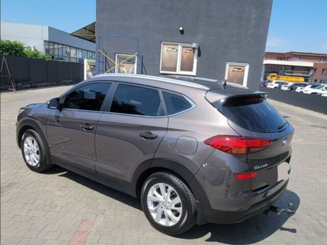 Сірий Хендай Туксон, об'ємом двигуна 2 л та пробігом 200 тис. км за 20000 $, фото 1 на Automoto.ua