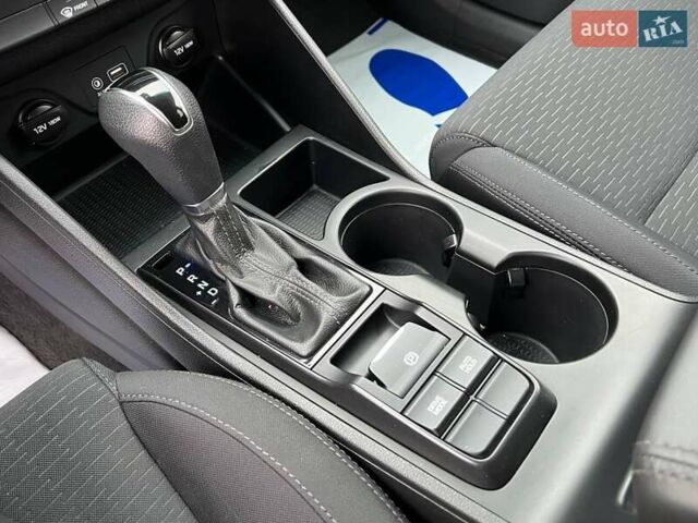 Сірий Хендай Туксон, об'ємом двигуна 2 л та пробігом 124 тис. км за 16480 $, фото 15 на Automoto.ua