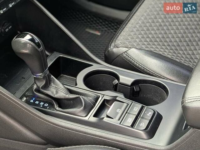 Серый Хендай Туксон, объемом двигателя 2 л и пробегом 204 тыс. км за 17500 $, фото 21 на Automoto.ua