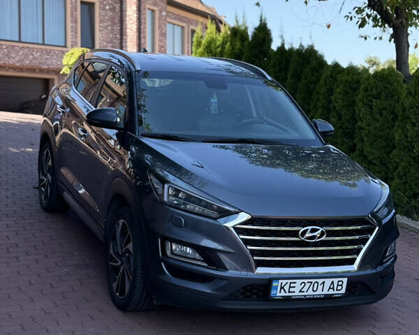 Серый Хендай Туксон, объемом двигателя 2 л и пробегом 157 тыс. км за 22500 $, фото 2 на Automoto.ua