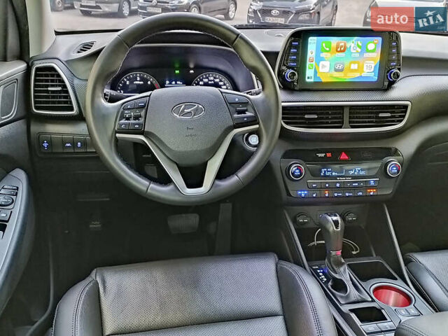 Серый Хендай Туксон, объемом двигателя 2 л и пробегом 97 тыс. км за 21888 $, фото 1 на Automoto.ua