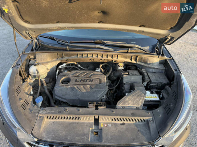 Серый Хендай Туксон, объемом двигателя 1.6 л и пробегом 214 тыс. км за 21000 $, фото 85 на Automoto.ua