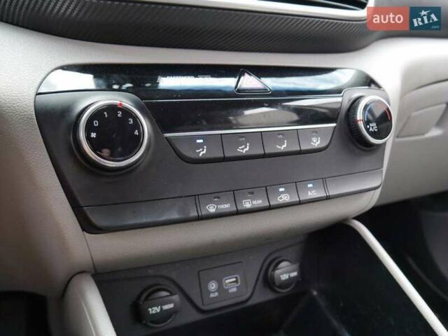 Сірий Хендай Туксон, об'ємом двигуна 2.4 л та пробігом 103 тис. км за 3100 $, фото 27 на Automoto.ua