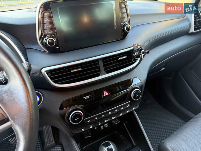 Серый Хендай Туксон, объемом двигателя 1.6 л и пробегом 214 тыс. км за 21000 $, фото 61 на Automoto.ua