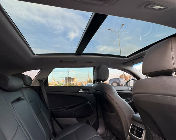 Серый Хендай Туксон, объемом двигателя 2 л и пробегом 130 тыс. км за 22700 $, фото 16 на Automoto.ua