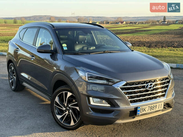 Серый Хендай Туксон, объемом двигателя 1.6 л и пробегом 214 тыс. км за 21000 $, фото 1 на Automoto.ua