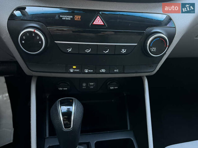 Сірий Хендай Туксон, об'ємом двигуна 0 л та пробігом 69 тис. км за 18350 $, фото 17 на Automoto.ua