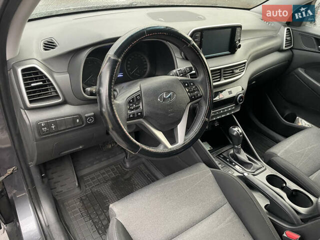 Серый Хендай Туксон, объемом двигателя 2 л и пробегом 140 тыс. км за 19700 $, фото 13 на Automoto.ua