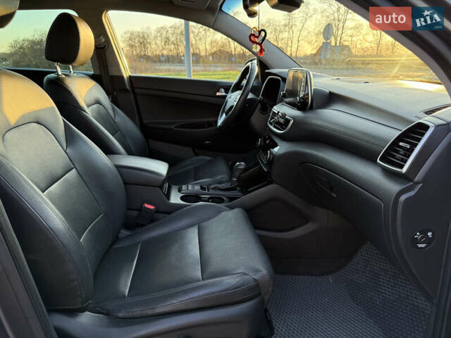 Серый Хендай Туксон, объемом двигателя 1.6 л и пробегом 214 тыс. км за 21000 $, фото 44 на Automoto.ua