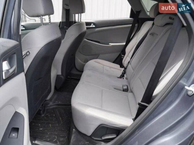 Сірий Хендай Туксон, об'ємом двигуна 2.4 л та пробігом 103 тис. км за 3100 $, фото 18 на Automoto.ua