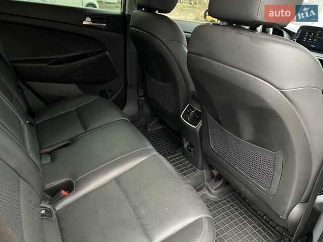 Серый Хендай Туксон, объемом двигателя 2 л и пробегом 73 тыс. км за 22400 $, фото 18 на Automoto.ua