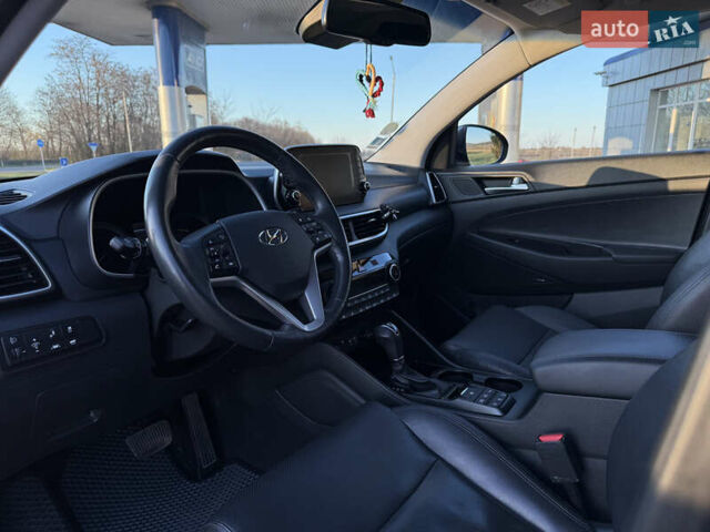 Серый Хендай Туксон, объемом двигателя 1.6 л и пробегом 214 тыс. км за 21000 $, фото 59 на Automoto.ua