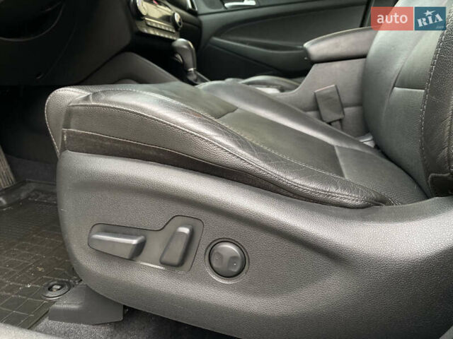 Серый Хендай Туксон, объемом двигателя 2 л и пробегом 73 тыс. км за 22400 $, фото 21 на Automoto.ua