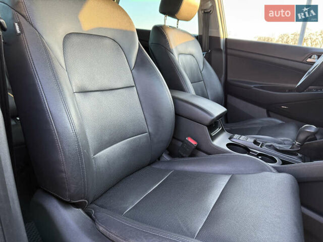 Серый Хендай Туксон, объемом двигателя 1.6 л и пробегом 214 тыс. км за 21000 $, фото 46 на Automoto.ua