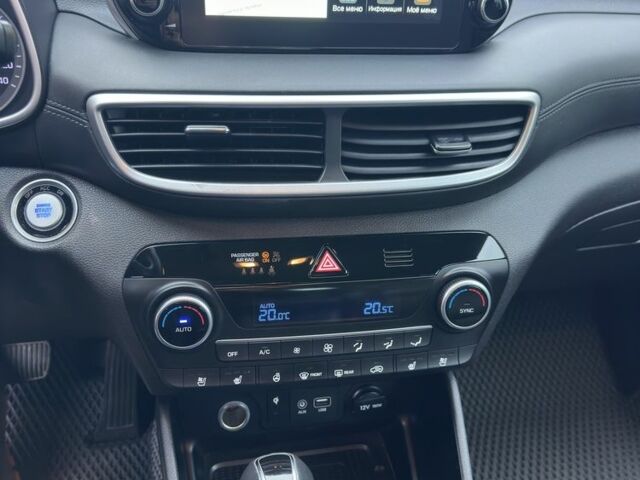 Сірий Хендай Туксон, об'ємом двигуна 2 л та пробігом 103 тис. км за 24700 $, фото 6 на Automoto.ua