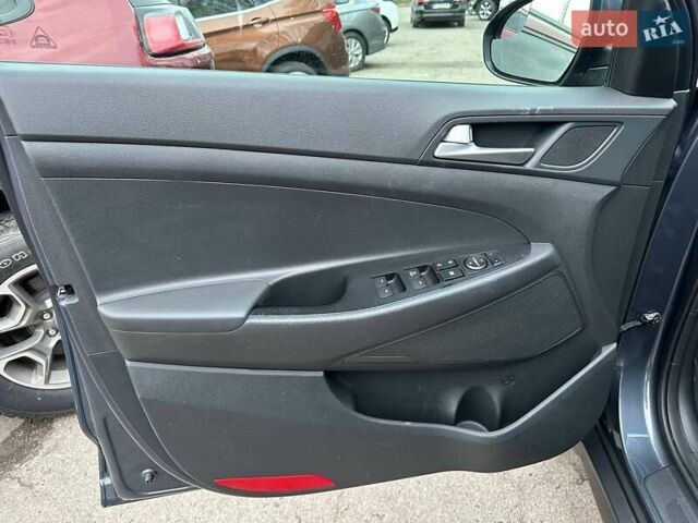 Сірий Хендай Туксон, об'ємом двигуна 2 л та пробігом 120 тис. км за 15999 $, фото 13 на Automoto.ua