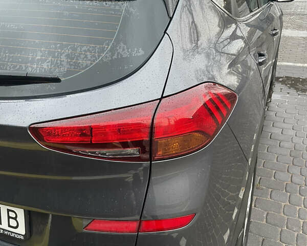 Серый Хендай Туксон, объемом двигателя 2 л и пробегом 140 тыс. км за 19700 $, фото 10 на Automoto.ua