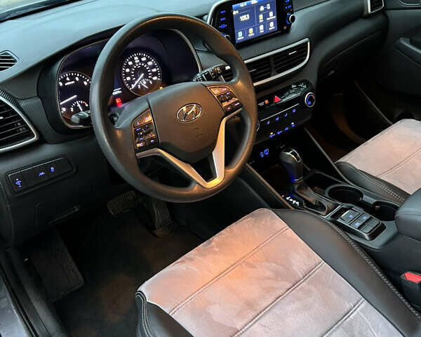 Серый Хендай Туксон, объемом двигателя 2 л и пробегом 204 тыс. км за 17600 $, фото 14 на Automoto.ua