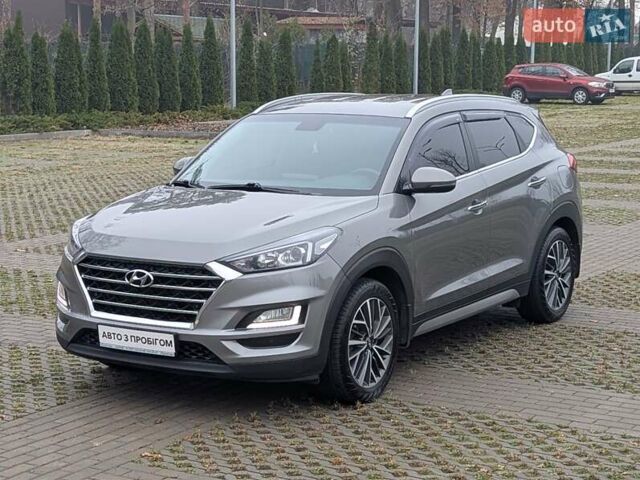 Серый Хендай Туксон, объемом двигателя 2 л и пробегом 204 тыс. км за 17500 $, фото 3 на Automoto.ua