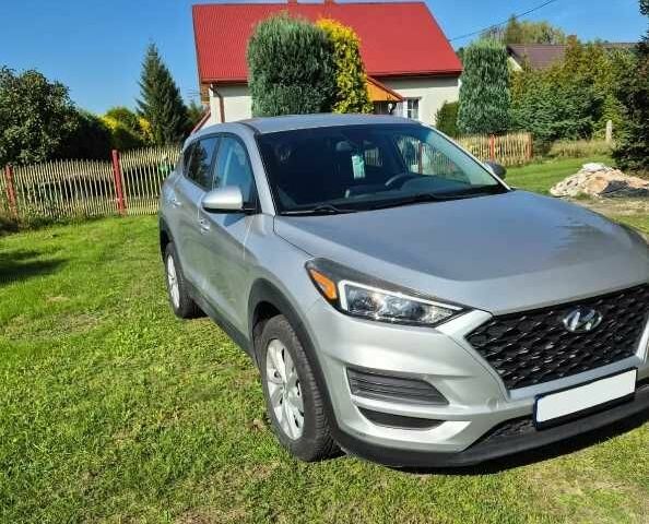 Серый Хендай Туксон, объемом двигателя 2 л и пробегом 105 тыс. км за 11000 $, фото 1 на Automoto.ua