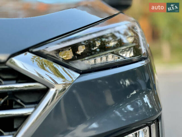 Серый Хендай Туксон, объемом двигателя 2.36 л и пробегом 85 тыс. км за 22500 $, фото 1 на Automoto.ua