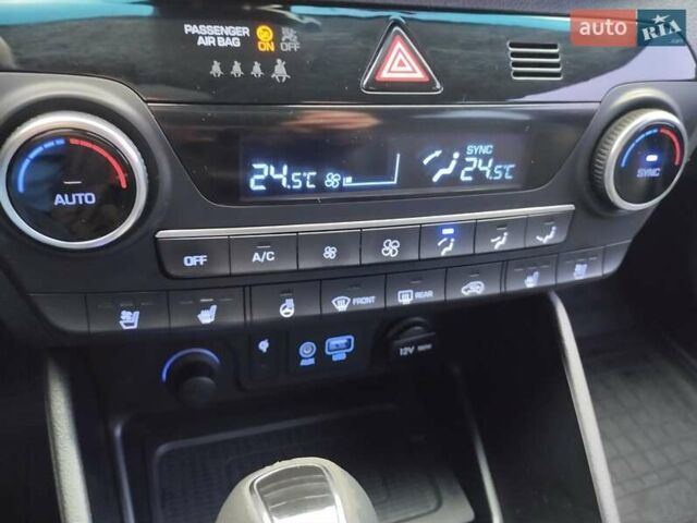 Сірий Хендай Туксон, об'ємом двигуна 2 л та пробігом 62 тис. км за 22800 $, фото 38 на Automoto.ua