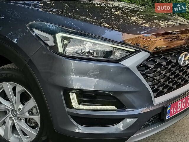 Серый Хендай Туксон, объемом двигателя 2 л и пробегом 97 тыс. км за 21888 $, фото 4 на Automoto.ua