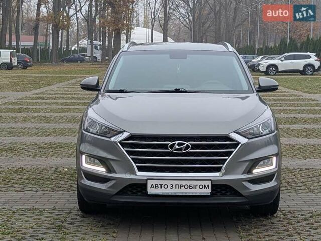 Серый Хендай Туксон, объемом двигателя 2 л и пробегом 204 тыс. км за 17500 $, фото 2 на Automoto.ua