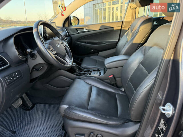 Серый Хендай Туксон, объемом двигателя 1.6 л и пробегом 214 тыс. км за 21000 $, фото 55 на Automoto.ua