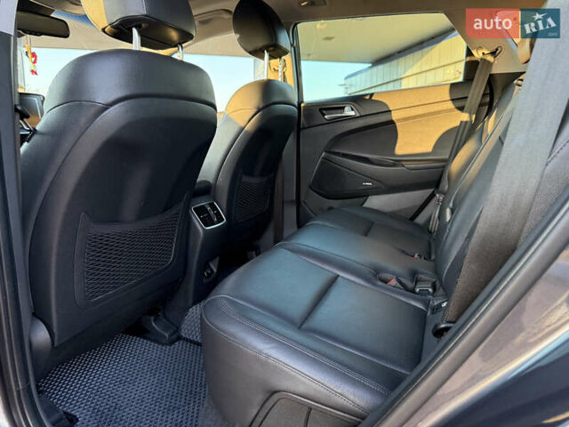 Серый Хендай Туксон, объемом двигателя 1.6 л и пробегом 214 тыс. км за 21000 $, фото 67 на Automoto.ua