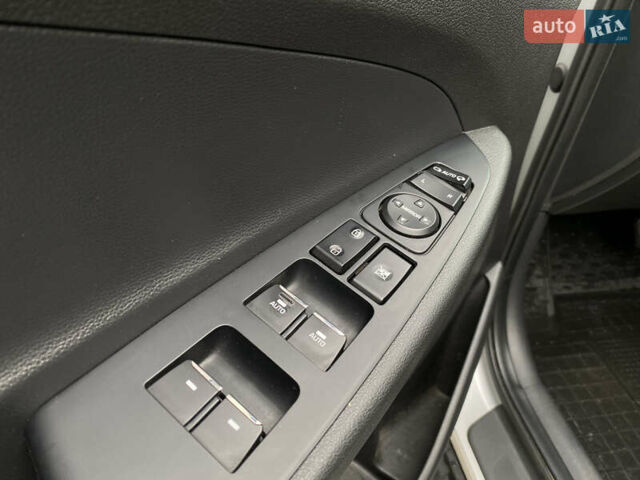 Серый Хендай Туксон, объемом двигателя 2 л и пробегом 73 тыс. км за 22400 $, фото 26 на Automoto.ua