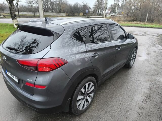 Серый Хендай Туксон, объемом двигателя 2 л и пробегом 180 тыс. км за 14899 $, фото 5 на Automoto.ua